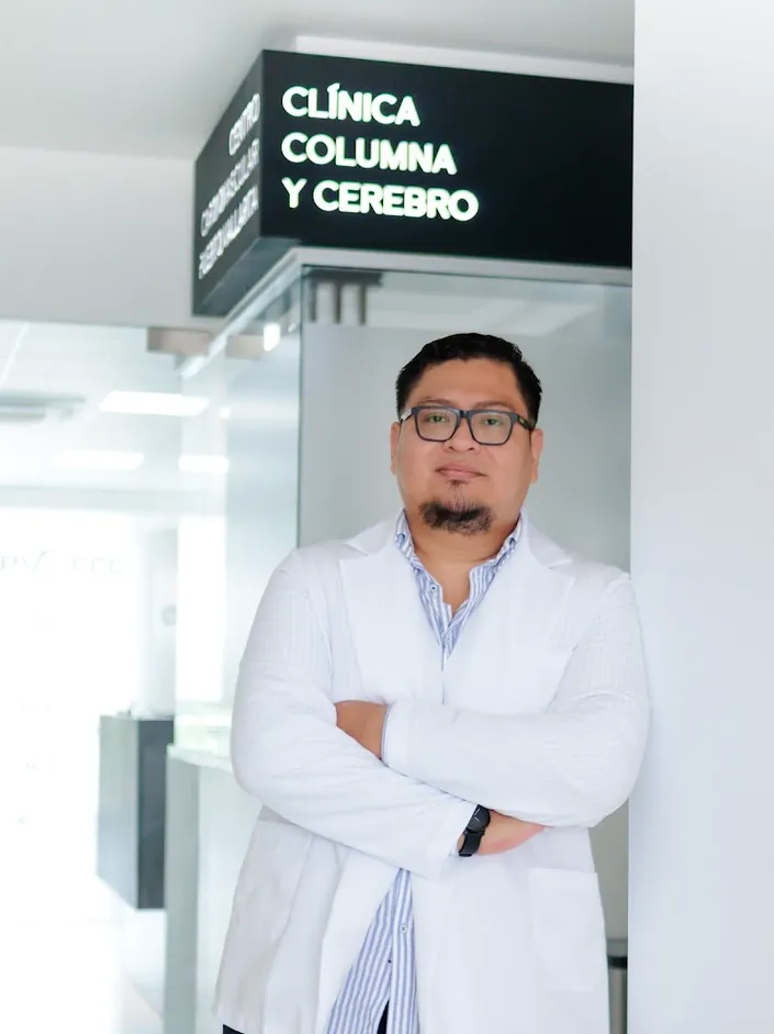Dr. Carlos Aguilar Chirino | Neurocirujano en Puerto Vallarta | Clínica de Columna y Cerebro