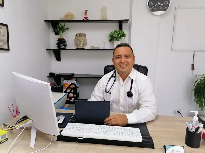 Dr. José Hernández Zenteno, Médicos internistas en Mérida