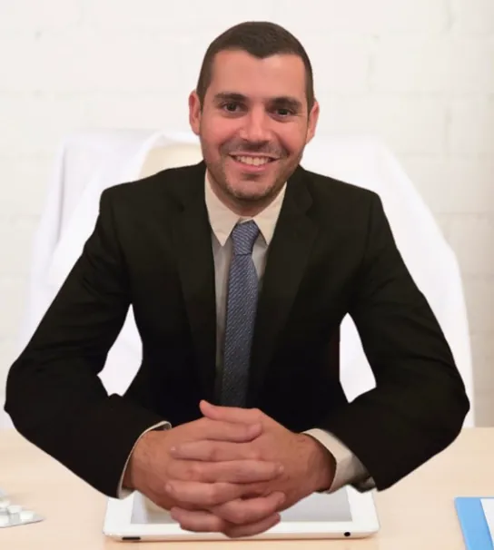 Dr. José Luis Herrera Elizondo, Gastroenterólogo