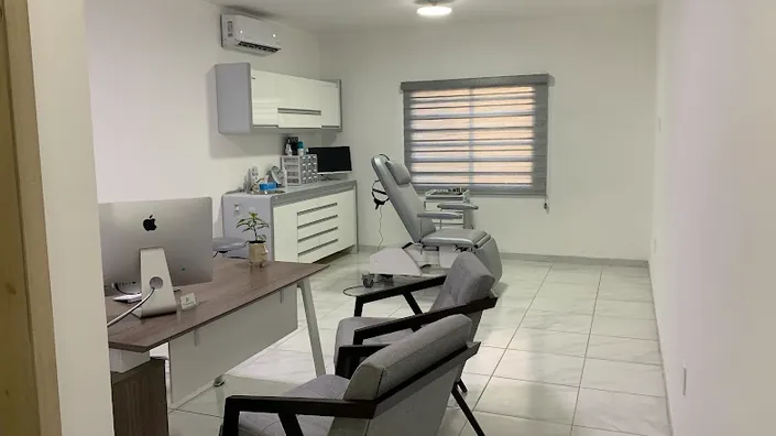 Dr. Jose Roberto Reina Loaiza